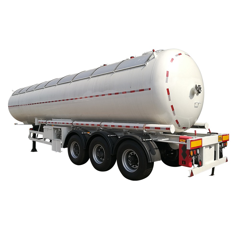 Semirimorchio GPL a 3 assi da 56000 litri con tenda da sole